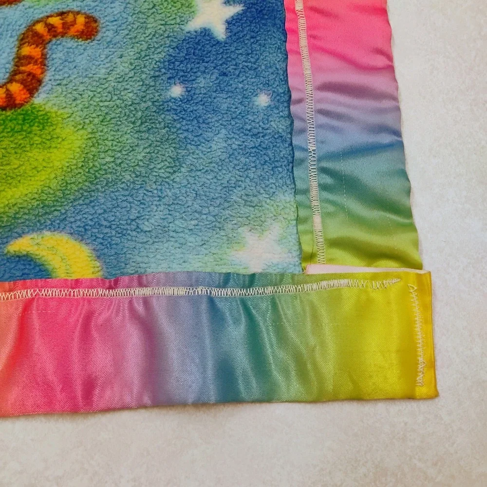 Vtg Disney Winnie the Pooh Piglet‎ Tigger Fleece Baby Blanket Rainbow Satin Trim